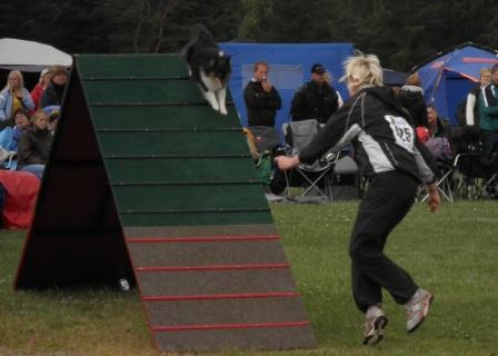 Terese o Wezzla på agility SM 2010